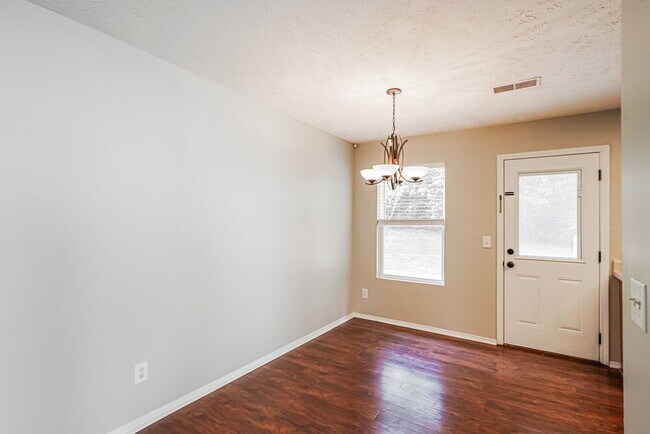 Foto del edificio - 2735 Sutherland Dr