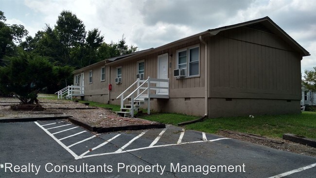 200 Memorial Park Dr, Thomasville, NC 27360 Condo for