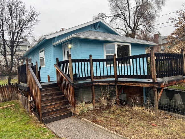 Building Photo - 2051 Lavey St