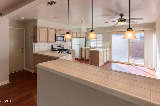 Building Photo - 1443 Iguana Cir