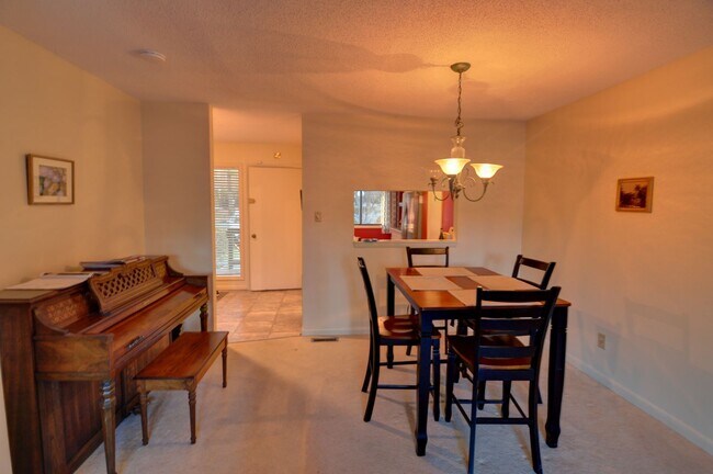 Foto del edificio - Conveniently located Carrboro 3 bed/2.5 ba...