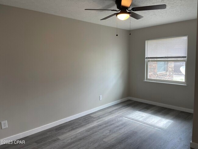 Foto del edificio - 4123 W 22nd St