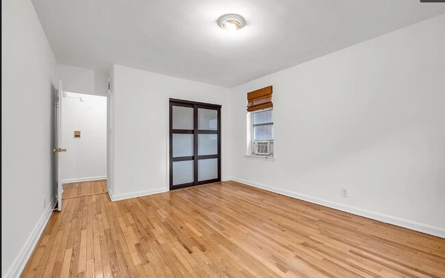 Building Photo - 2080 Barnes Ave
