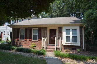 Building Photo - 2416 Mapleton Ln