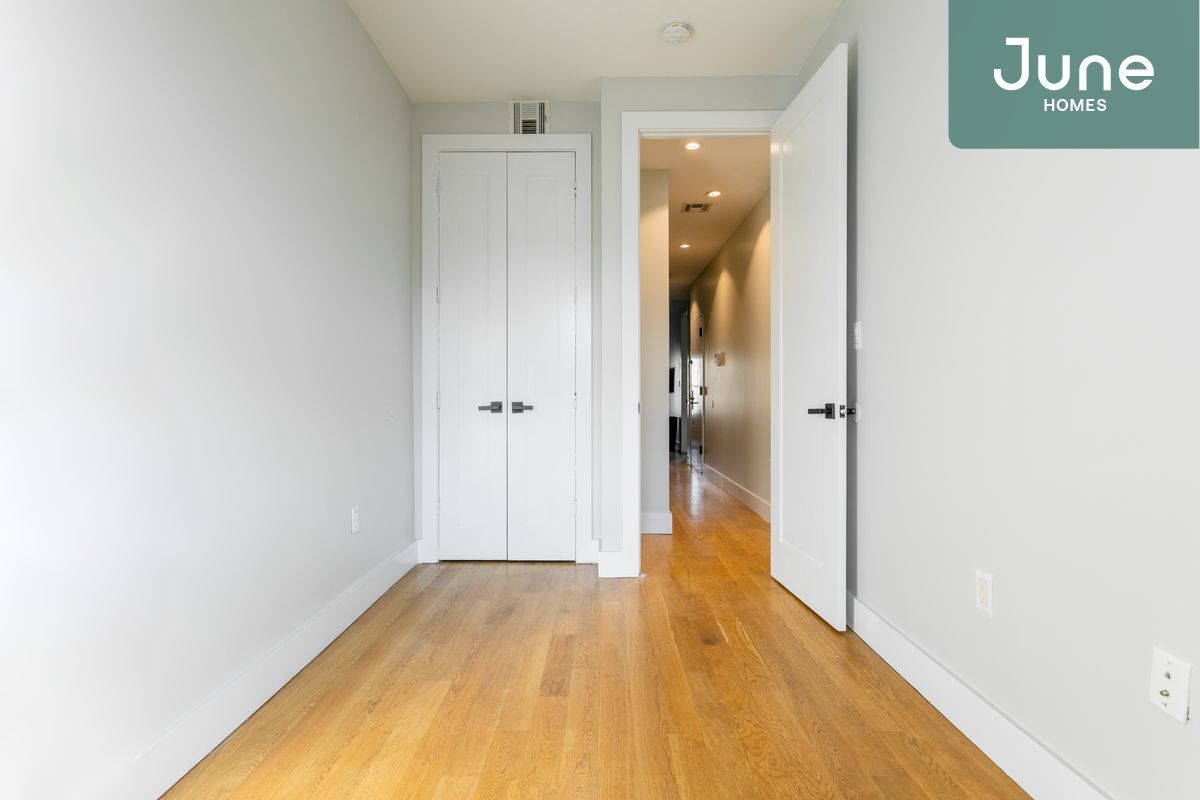 Primary Photo - ROOM ONLY in 3-bed/1.0-bath Home