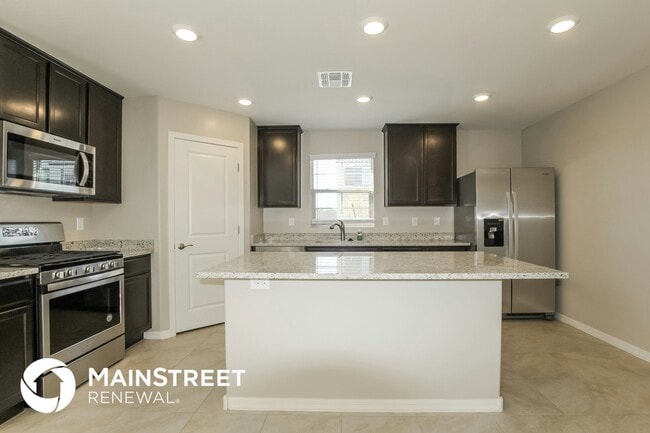 Building Photo - 3915 S 82nd Dr