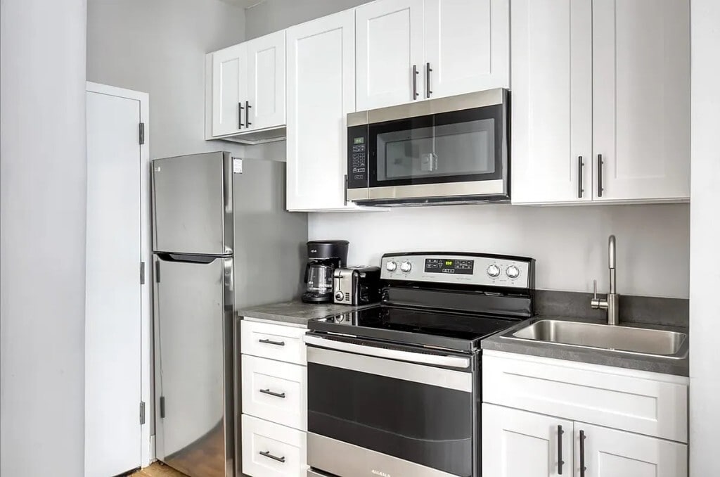 Building Photo - 17 Christopher St