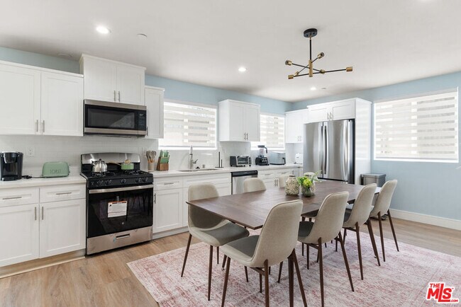 Foto del edificio - 1341 Mariposa Ave