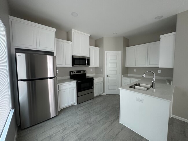 Building Photo - 2700 W Mile 5 Rd