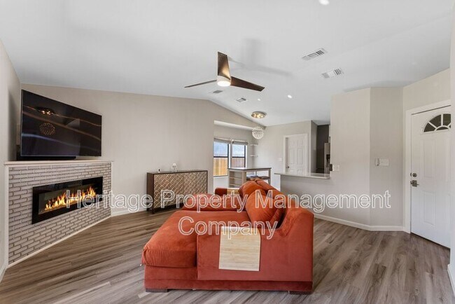 Foto del edificio - 6715 Hickory Springs Dr