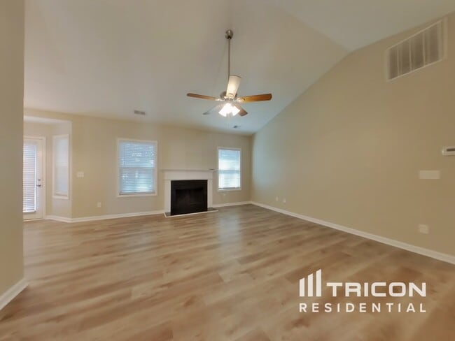 Foto del edificio - 652 Amberwood Dr