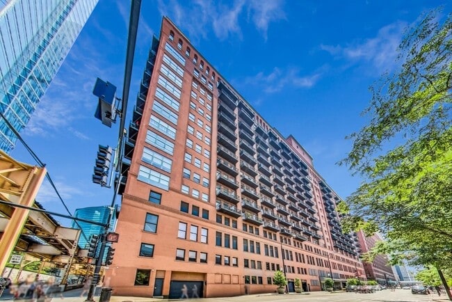 Building Photo - 165 N Canal St