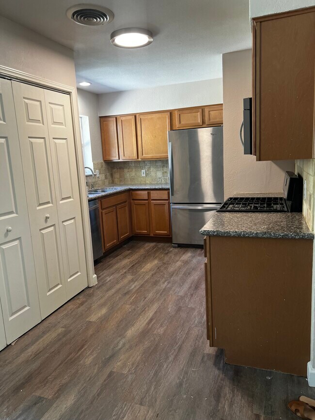 Building Photo - Charming 3-Bedroom Gem in Dallas!