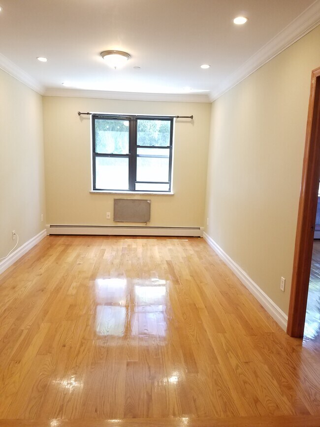 Building Photo - 14022 33rd Ave