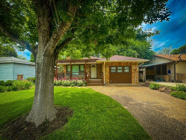 Foto del edificio - Adorable single story home in Landa Park E...