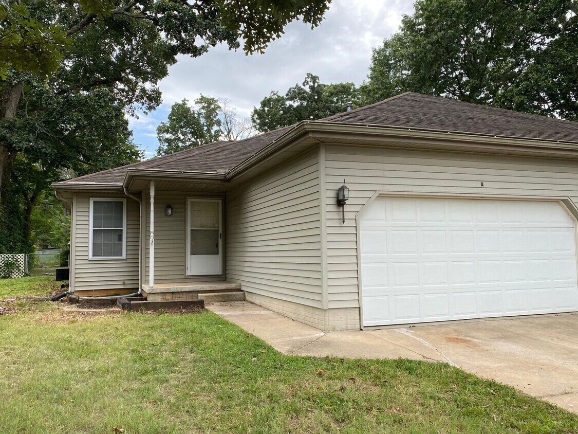 Foto principal - 2 Bedroom | 2 Bathroom | 2 Car Garage, 110...