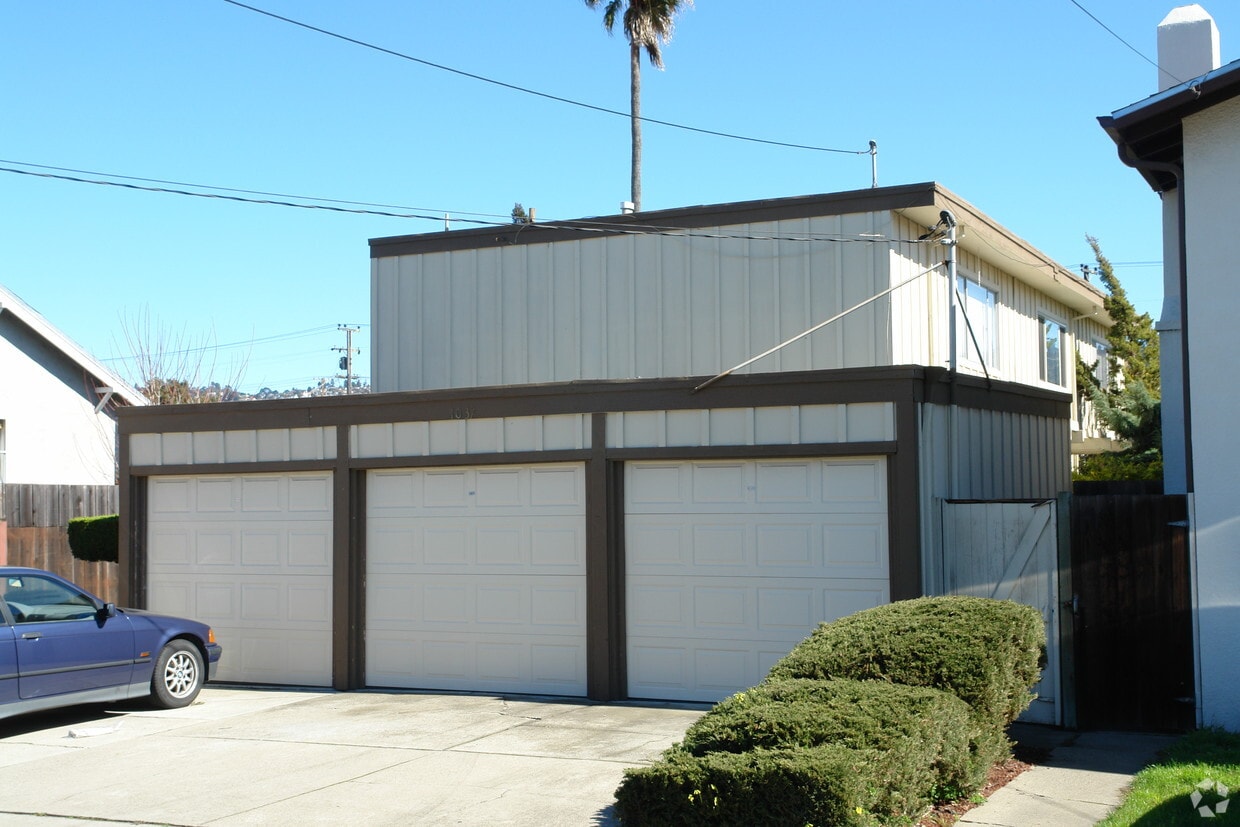 Building Photo - 1037 Stannage Ave