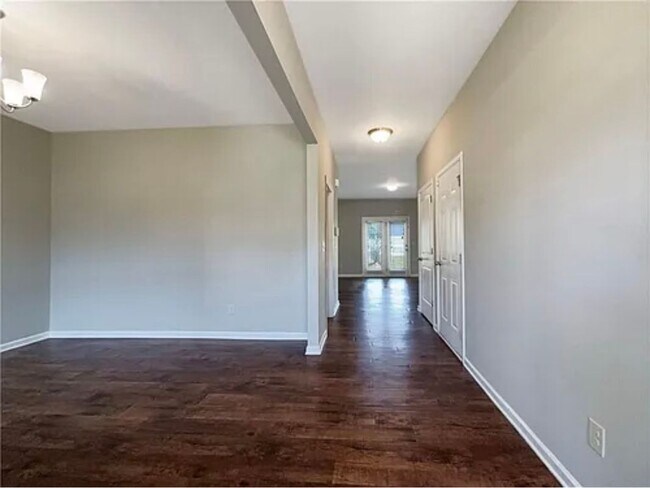 Foto del edificio - 444 Lake Ridge Ln