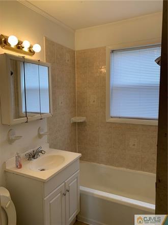 Foto del edificio - 349 Shoreland Cir