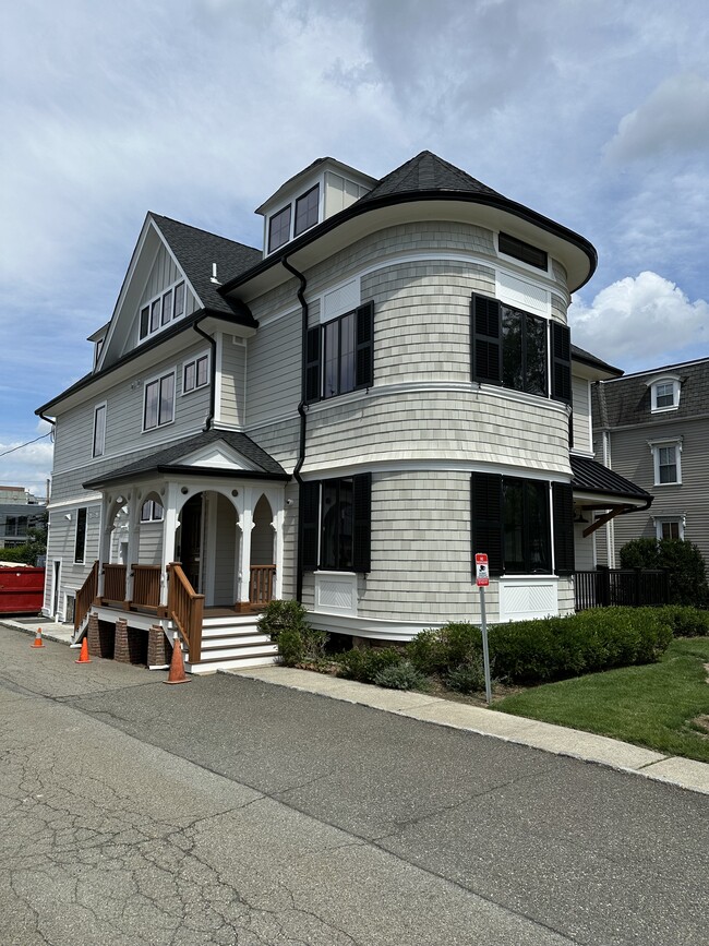 Building Photo - 60 Maple Ave