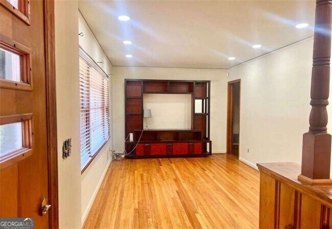 Foto del edificio - 2560 Wood Valley Dr