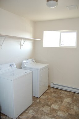 Building Photo - 935 N Tubsgate Pl