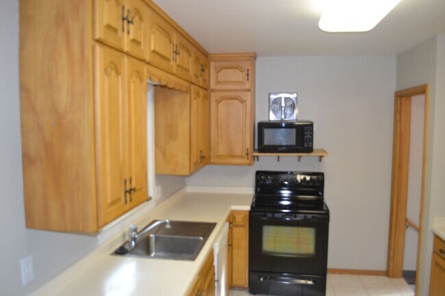 Foto del edificio - 3BR Home on Large Corner Lot – NW Rochester