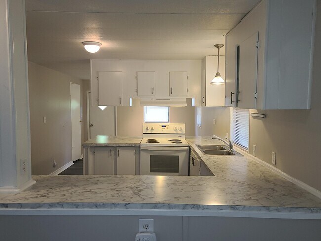Foto del edificio - 8405 Verano St