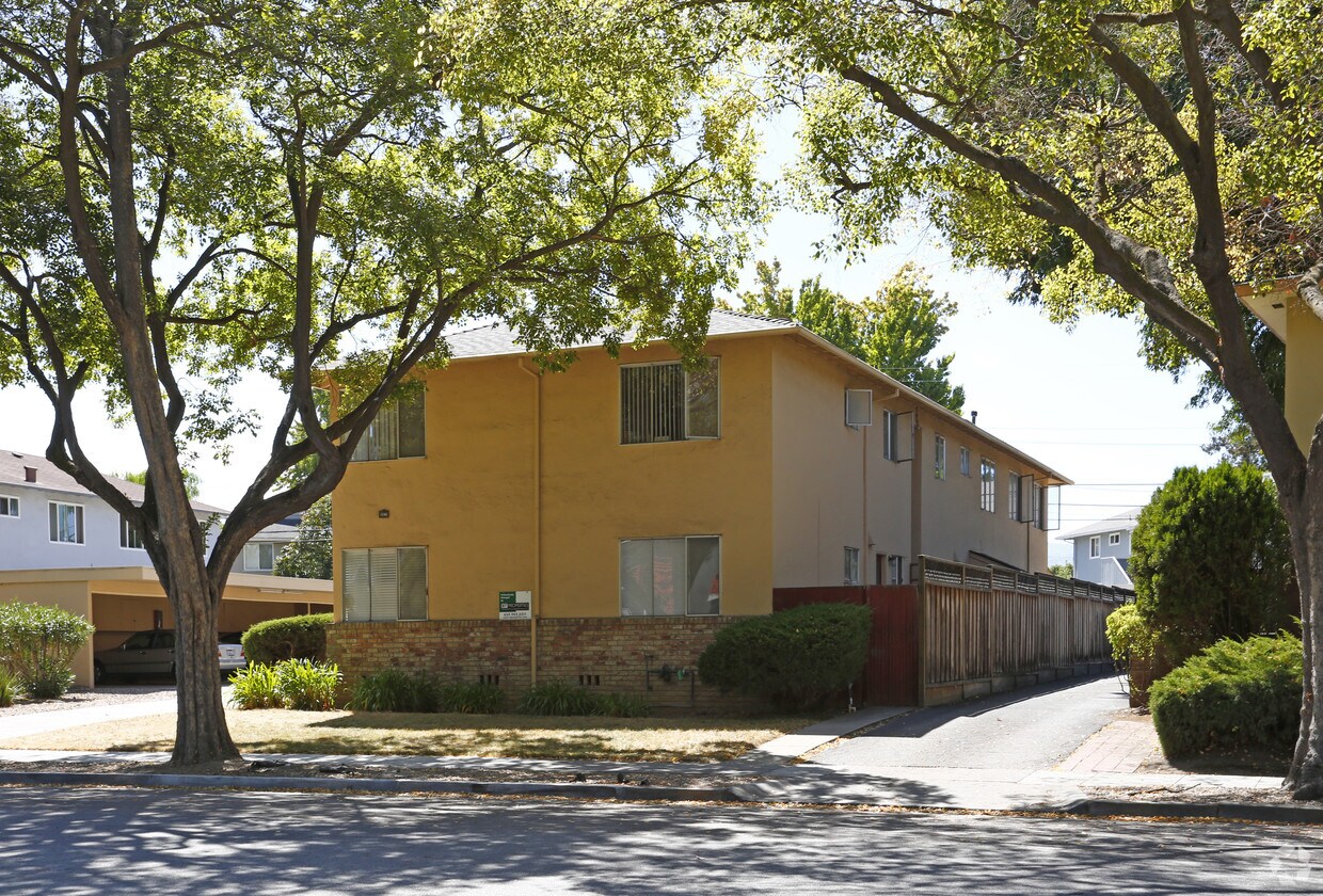 Building Photo - 1240 Brookfield Ave