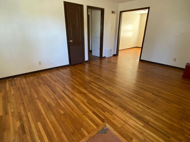 Building Photo - Nice Clean Home - Section 8 accepted