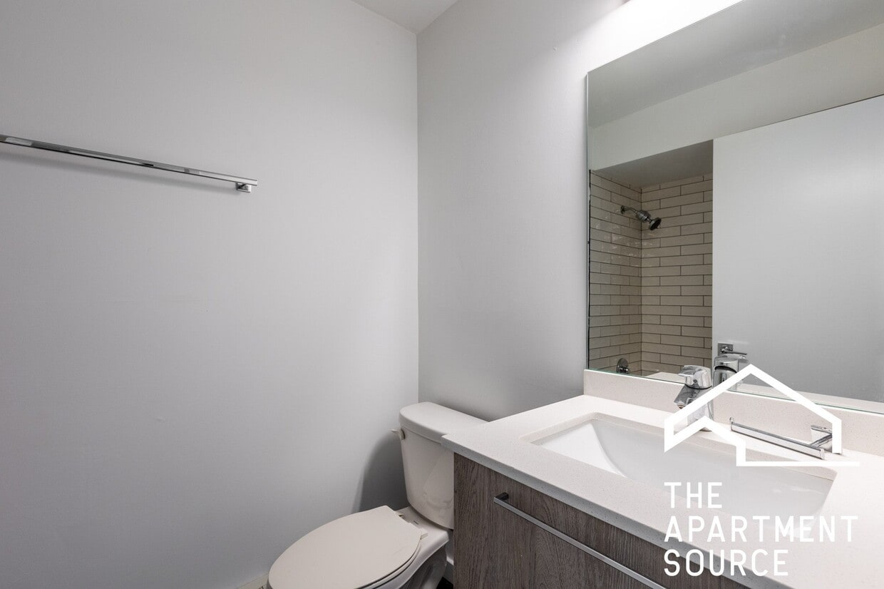 Photo - 7621 N Sheridan Rd (Chicago, IL)