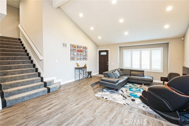 Foto del edificio - 1338 Crestmont Dr