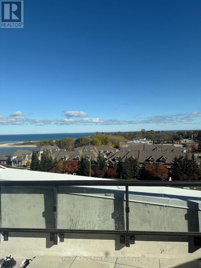 Building Photo - 31 Huron St