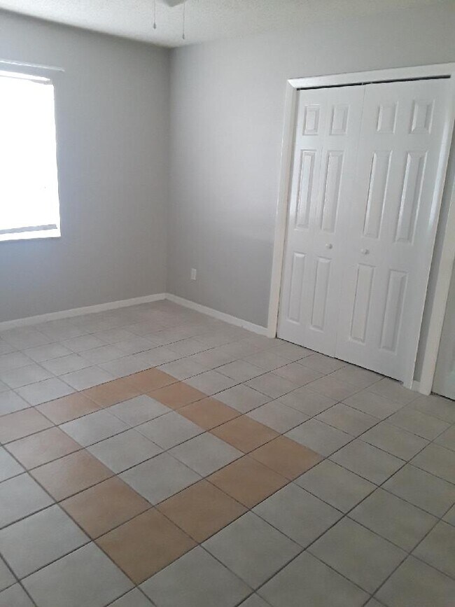 Building Photo - 730 Zella Ln