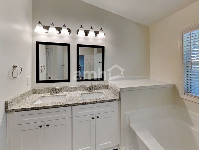 Building Photo - 508 Willow Turn