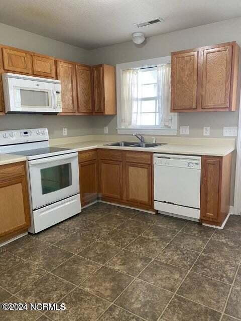 Building Photo - 701 Streamwood Dr