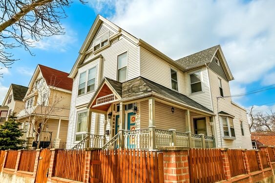 Building Photo - 3050 N Hamlin Ave