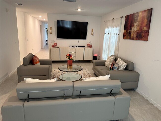 Foto del edificio - 1951 Rosewood Cir