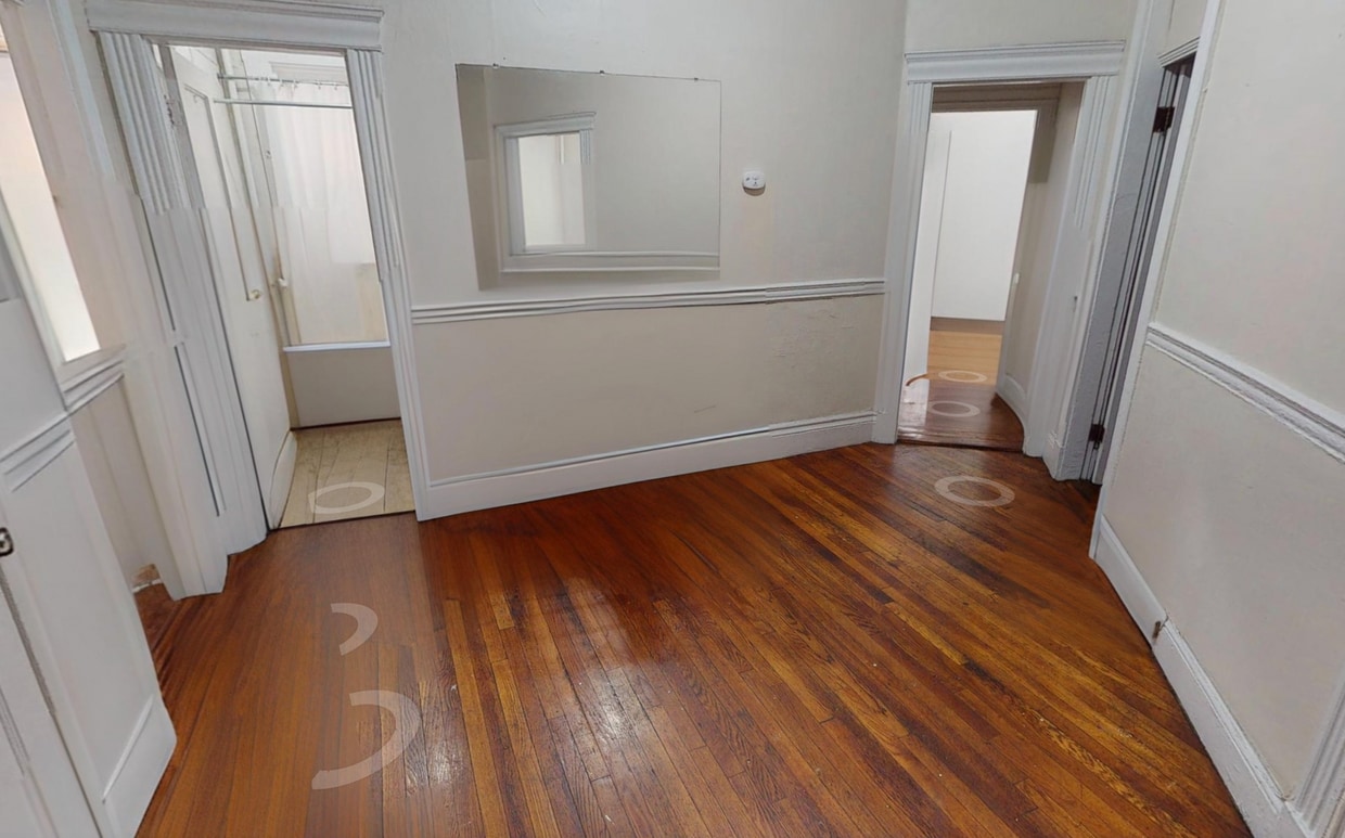 Primary Photo - 9/1 No Fee! - Spacious 3/4 bed on Comm Ave...