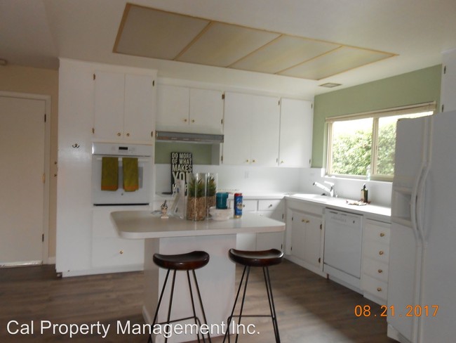 Building Photo - 1243 Pasatiempo Way