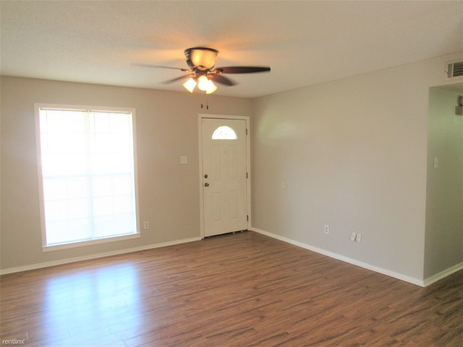 Building Photo - 3 br, 2 bath House - 2742 Van Leer Dr