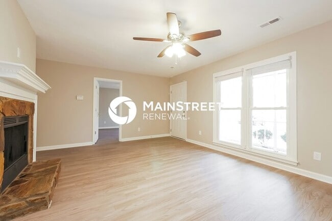 Building Photo - 3 Bedroom Pet-Friendly Home in Newnan, GA with Main Street Renewal