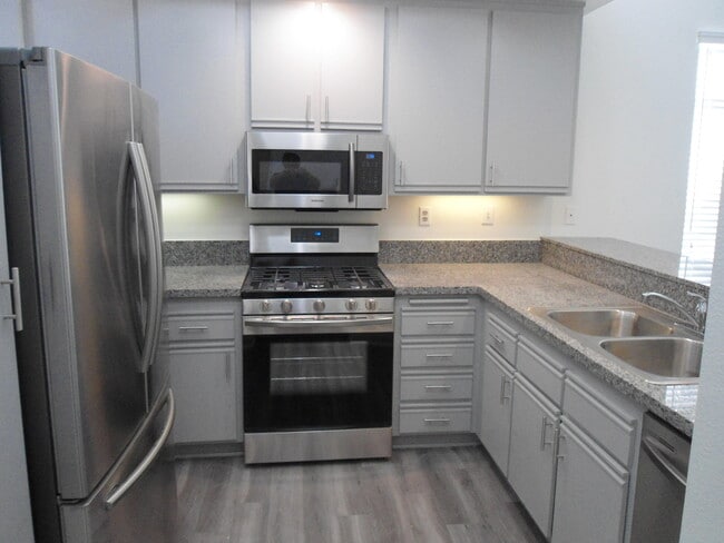 Brilliant Upgraded Kitchen - 3160 Puesta Del Sol Ct