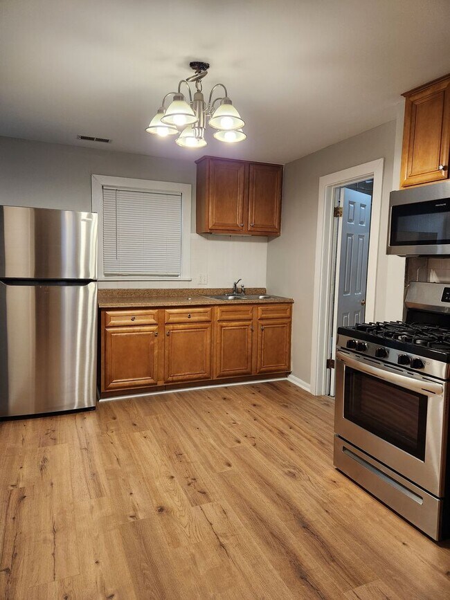 Building Photo - 2056 N La Crosse Ave