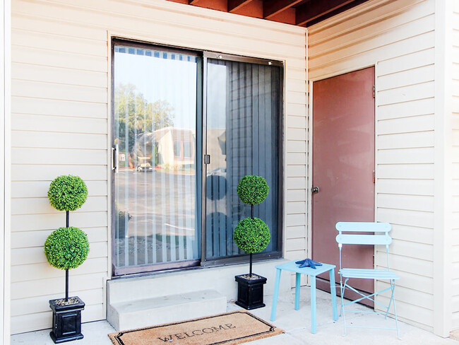 Beautiful Patio - Woodhollow Apartments