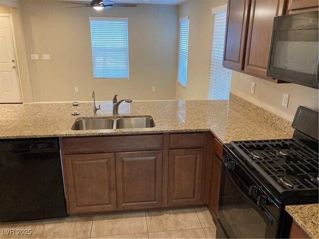 Foto del edificio - 675 Swift Eagle Ave