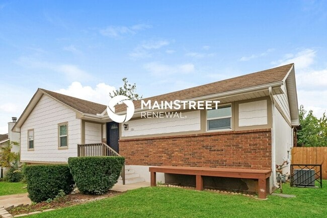 Building Photo - 3 Bedroom Pet-Friendly Home in Kansas City, MO with Main Street Renewal