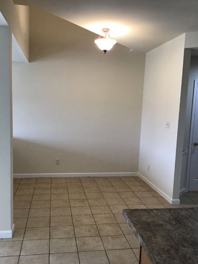 Building Photo - 3-bedroom, 2.5-bathroom Townhome