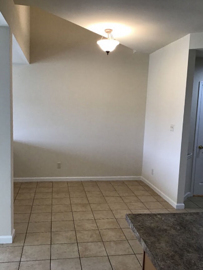Foto del edificio - 3-bedroom, 2.5-bathroom Townhome