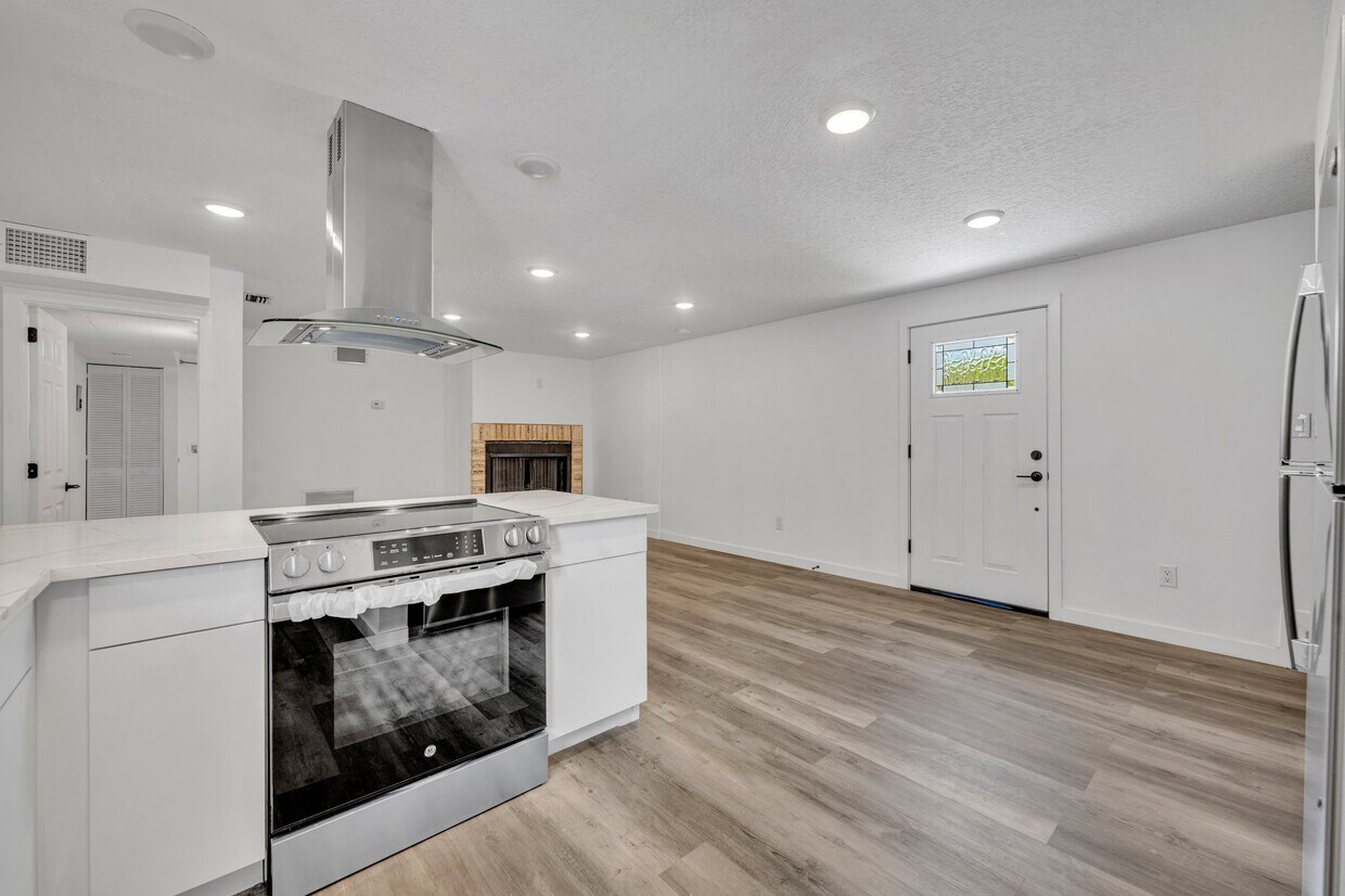 Primary Photo - 715 Langston Ct